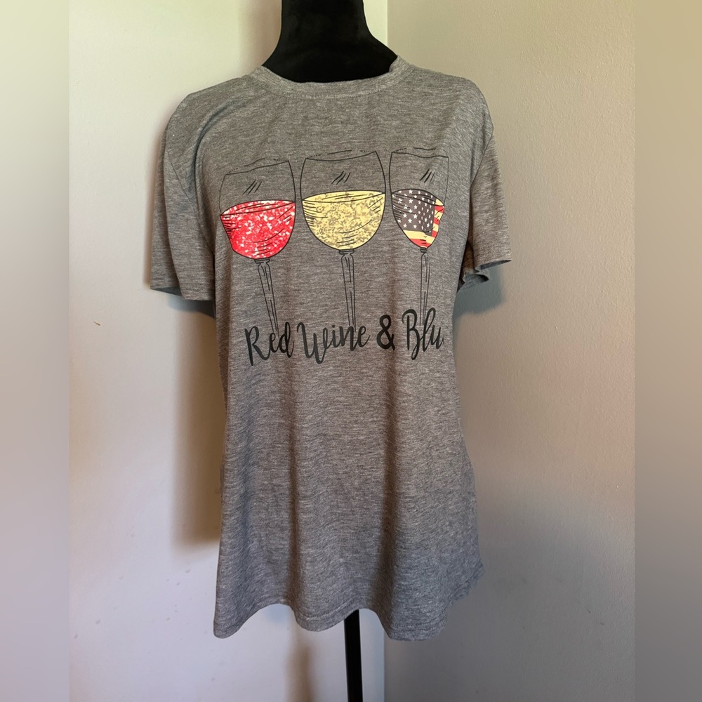 NWOT Unbranded Red Wine & Blue T Shirt Size Large